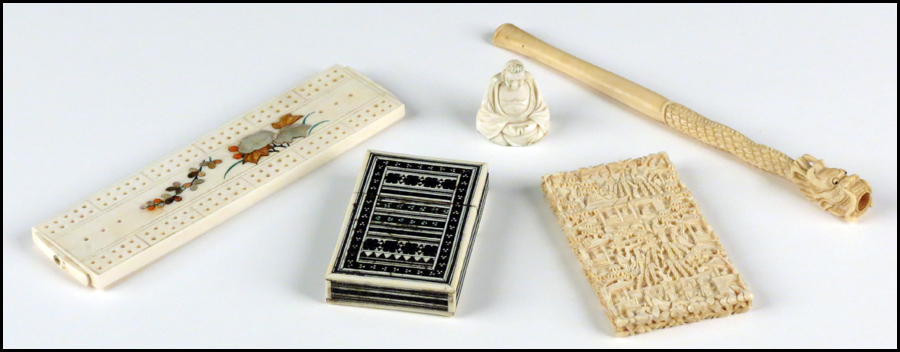 COLLECTION OF DECORATIVE IVORY ITEMS.