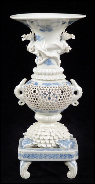 CHINESE PORCELAIN VASE Provenance  1780d9