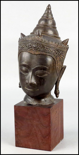 TIBETAN BRONZE HEAD OF A BUDDHA.