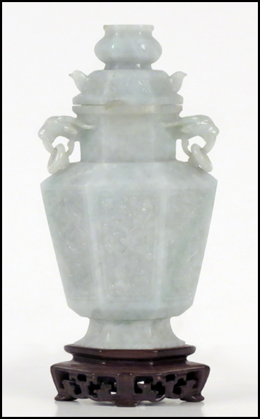 CHINESE CARVED JADE URN Raised 1781de