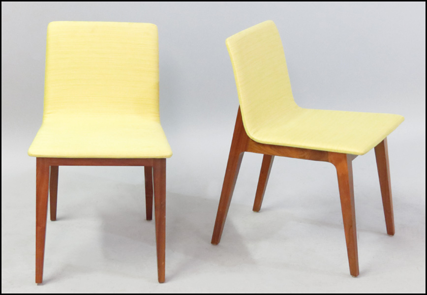 SET OF SIX BERNHARDT DINING CHAIRS.