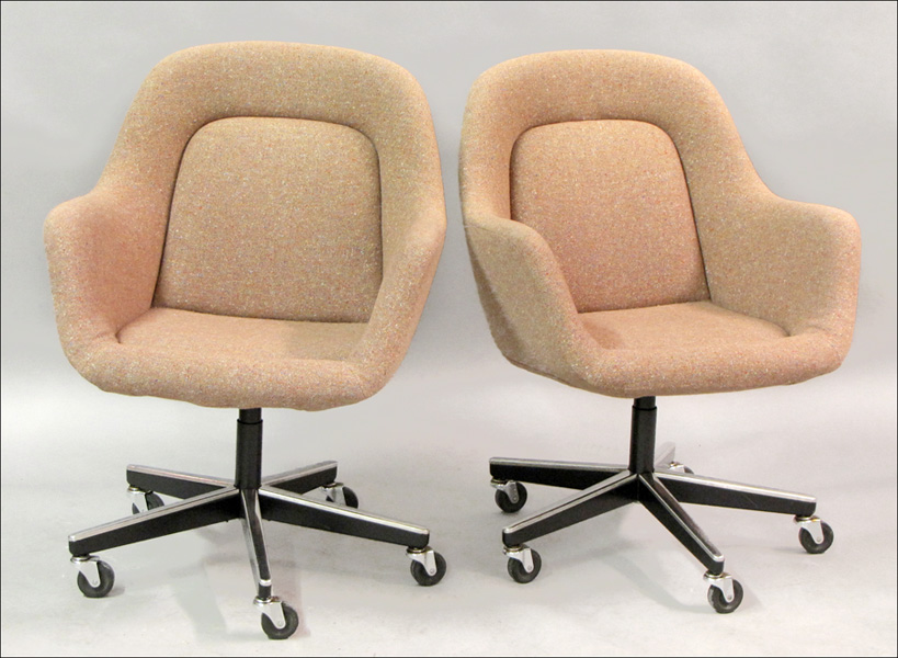 SET OF SIX KNOLL SWIVEL CHAIRS. All