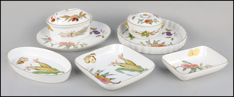 COLLECTION OF ROYAL WORCESTER PORCELAIN 17839a