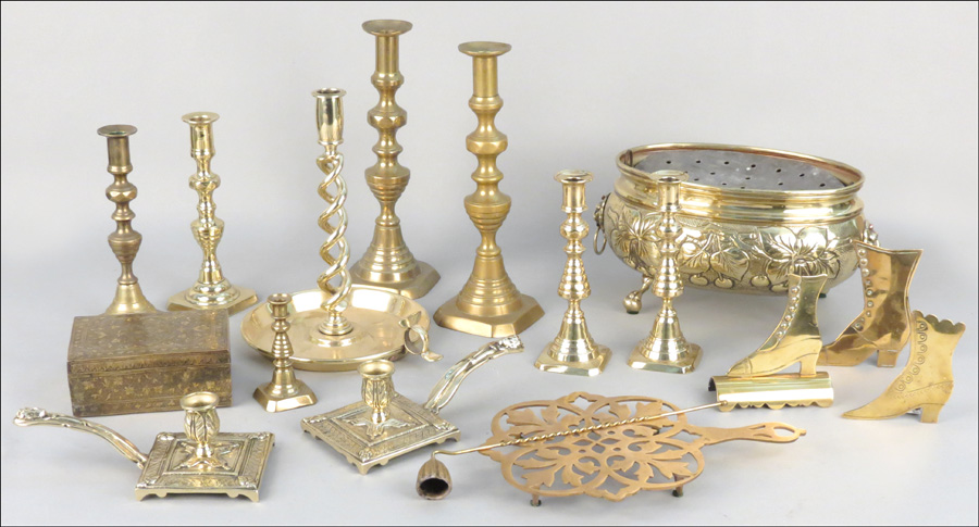 COLLECTION OF BRASS TABLE ARTICLES  17839b