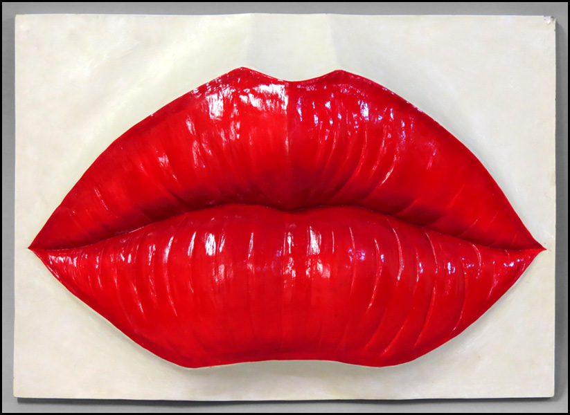 RED LIPS. Painted wood decorative