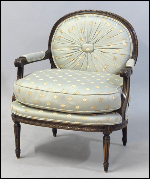 FRENCH UPHOLSTERED WALNUT BERGERE  17867d