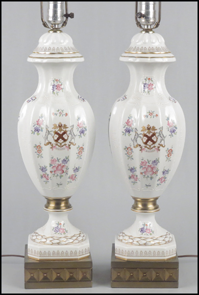 PAIR OF GILT AND PAINTED PORCELAIN 17876e
