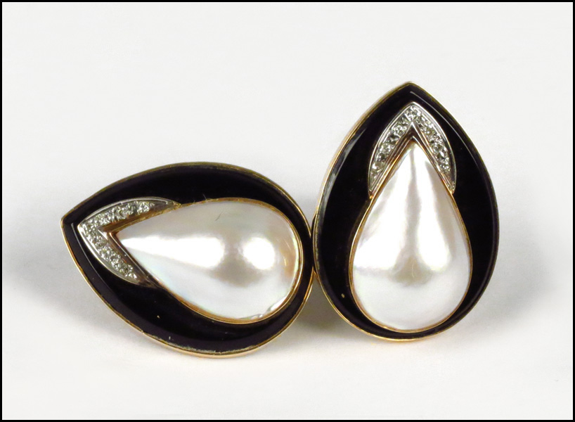 PAID OF MABE PEARL DIAMOND ONYX 1788ab