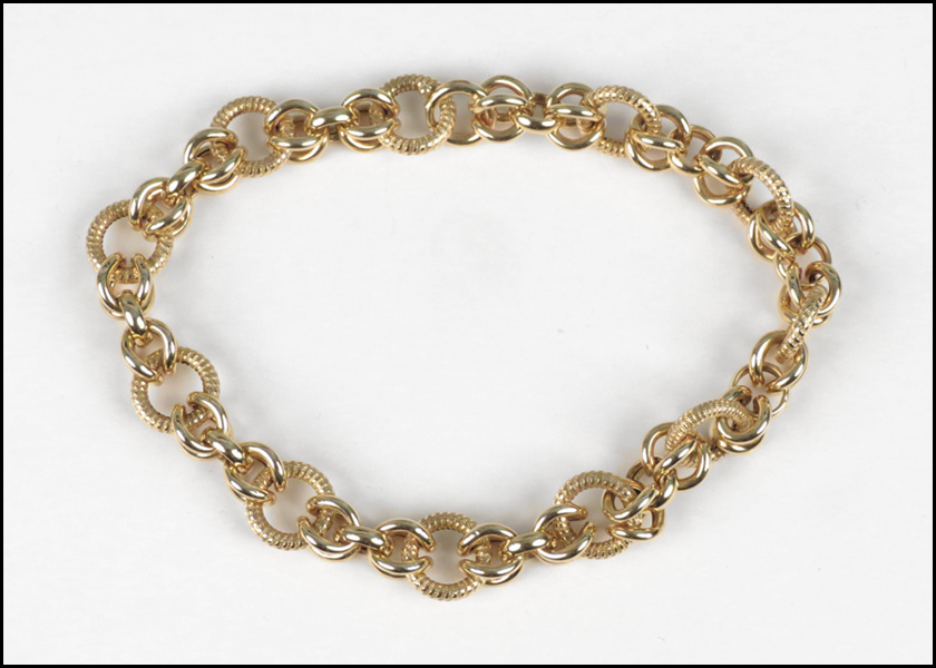 18 KARAT YELLOW GOLD LINK NECKLACE.