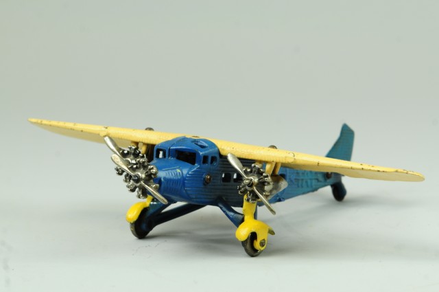 a/ KILGORE ''TAT'' AIRPLANE Well