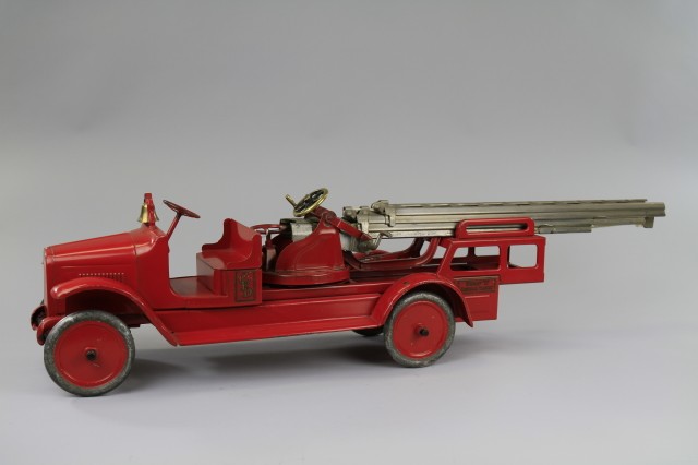 BUDDY L AERIAL LADDER TRUCK C. 1920s