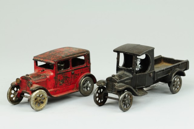 ARCADE SEDAN AND TRUCK Cast iron 178a51