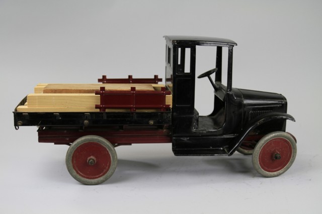 BUDDY L LUMBER TRUCK C. 1920s pressed