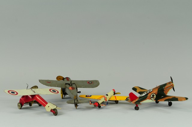 GROUPING OF AIRPLANES Varied lot