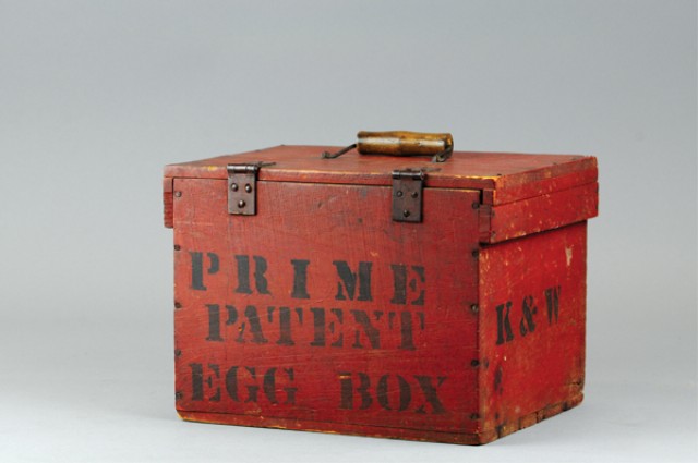 EGG CARRY BOX Pat. 1884 made of