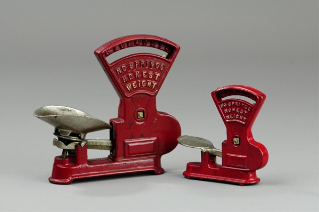 KILGORE TOY SCALES Cast iron both