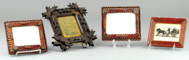 LOT OF FOUR SMALL FRAMES Features 178f1c
