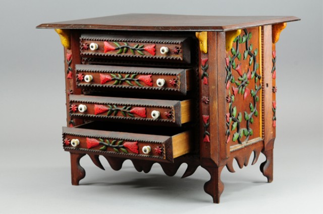 CHILD S TRAMP ART CHEST Intricate 178f24