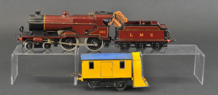 HORNBY 4-4-0 LOCOMOTIVE & TENDER