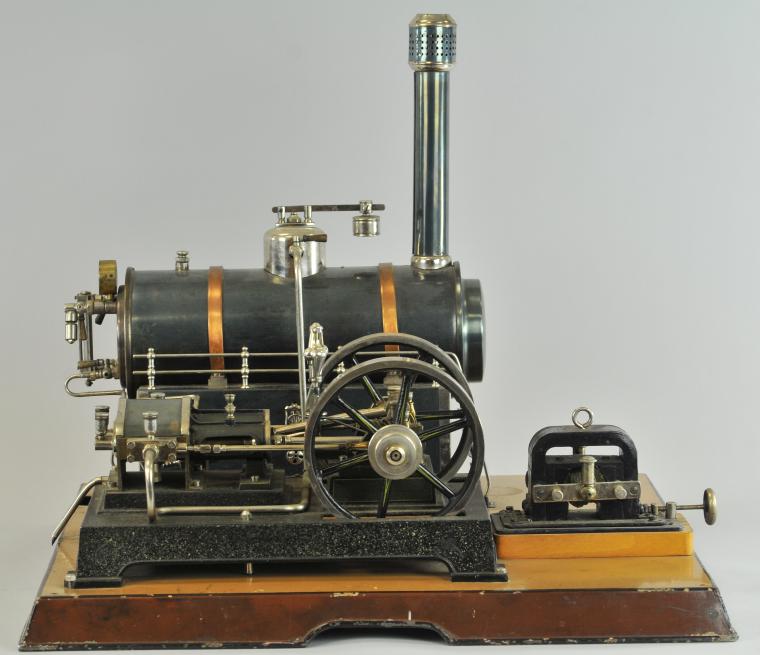 a MARKLIN COMPOUND STEAM ENGINE 17ab06