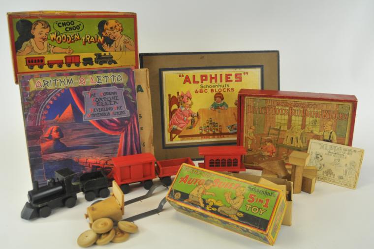 a SCHOENHUT GAMES LOT   17ac80