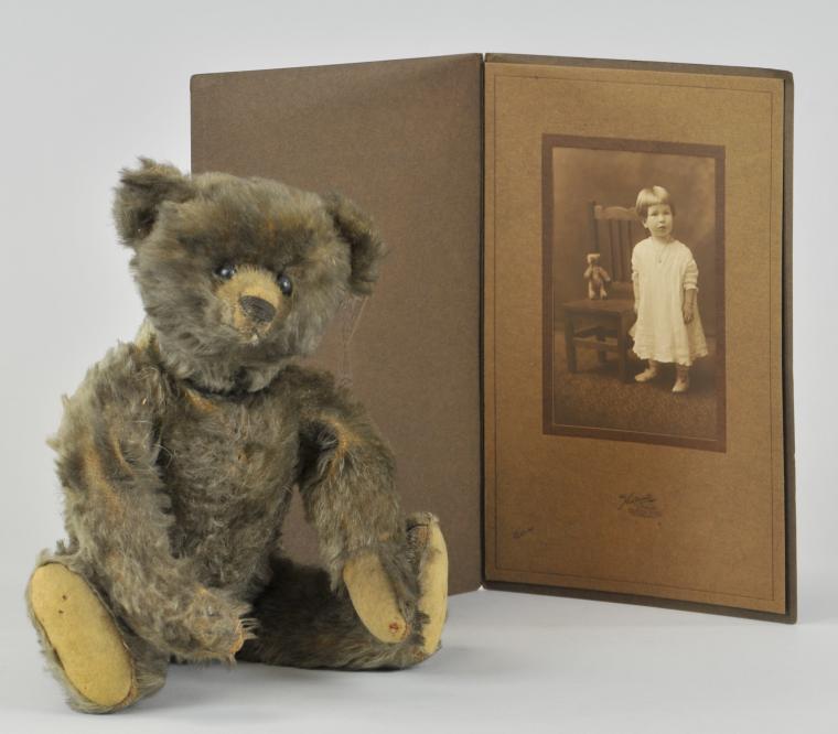 STEIFF TEDDY BEAR WITH PHOTO Adorable