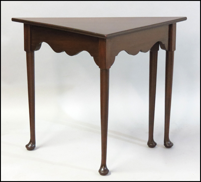 MAHOGANY TRIANGULAR CONSOLE TABLE  17ae2e