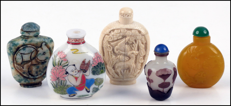 COLLECTION OF SNUFF BOTTLES. Condition: