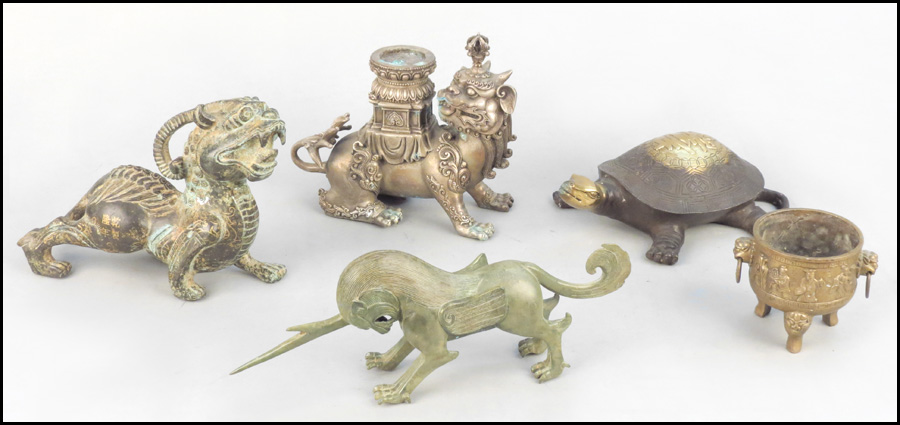 COLLECTION OF DECORATIVE ITEMS.