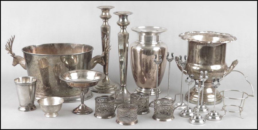 GROUP OF SILVERPLATE TABLE ARTICLES  17af89