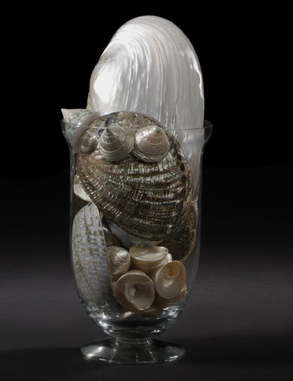 Attractive Seashell Garniture  2b452