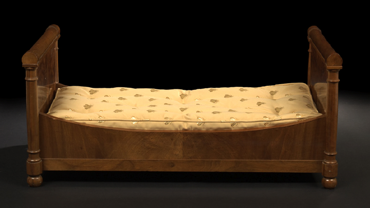 Louis Philippe Walnut Dog Bed  2b93b