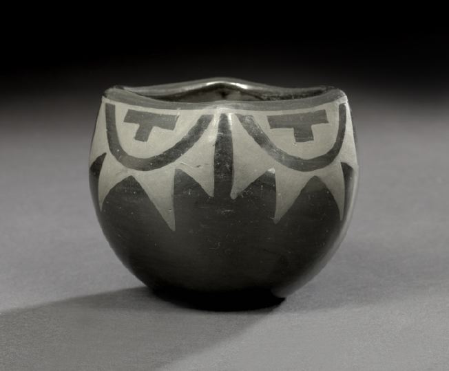 Pueblo Black on Black Pottery Bowl  2c506