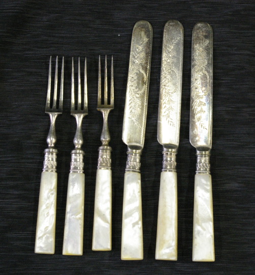 Nineteen Piece Group of Mother of Pearl Handled 2dbd8