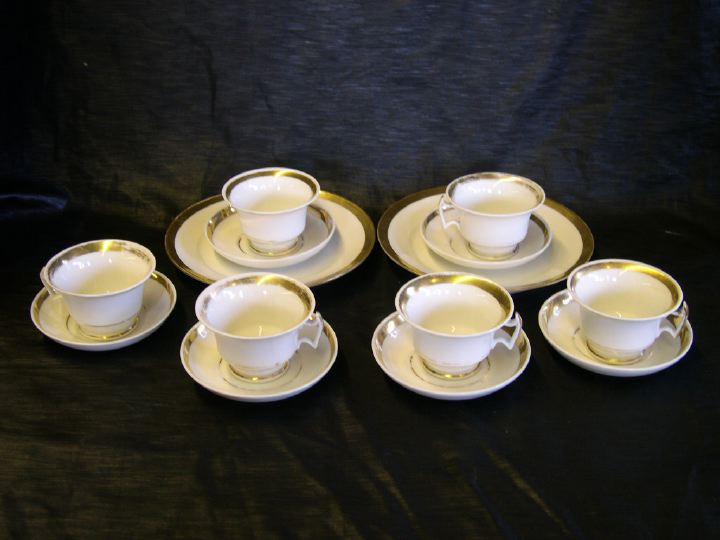 Fourteen Piece Group of Paris Porcelain  2dbf9