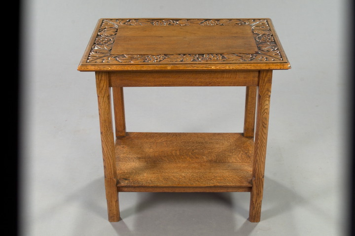 Provincial Oak Side Table of 2e510