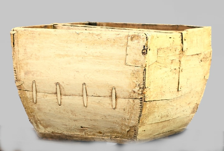 Provincial Wooden Basket of square 2e948
