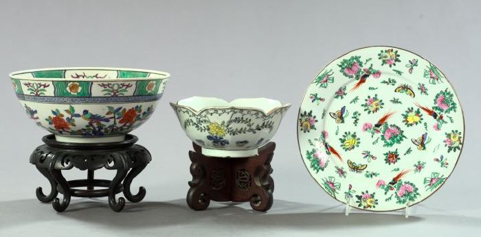 Three Piece Group of Oriental Porcelain  2f15a