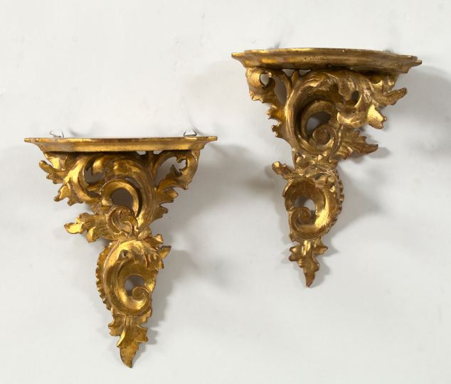 Small Pair of Florentine Carved 2ee37