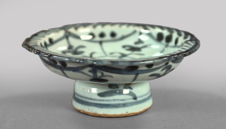 Ming Dynasty Blue and White Porcelain 2f5f3