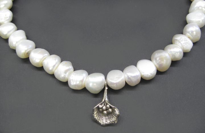 Unusual Silver and Freshwater Pearl 2fd10