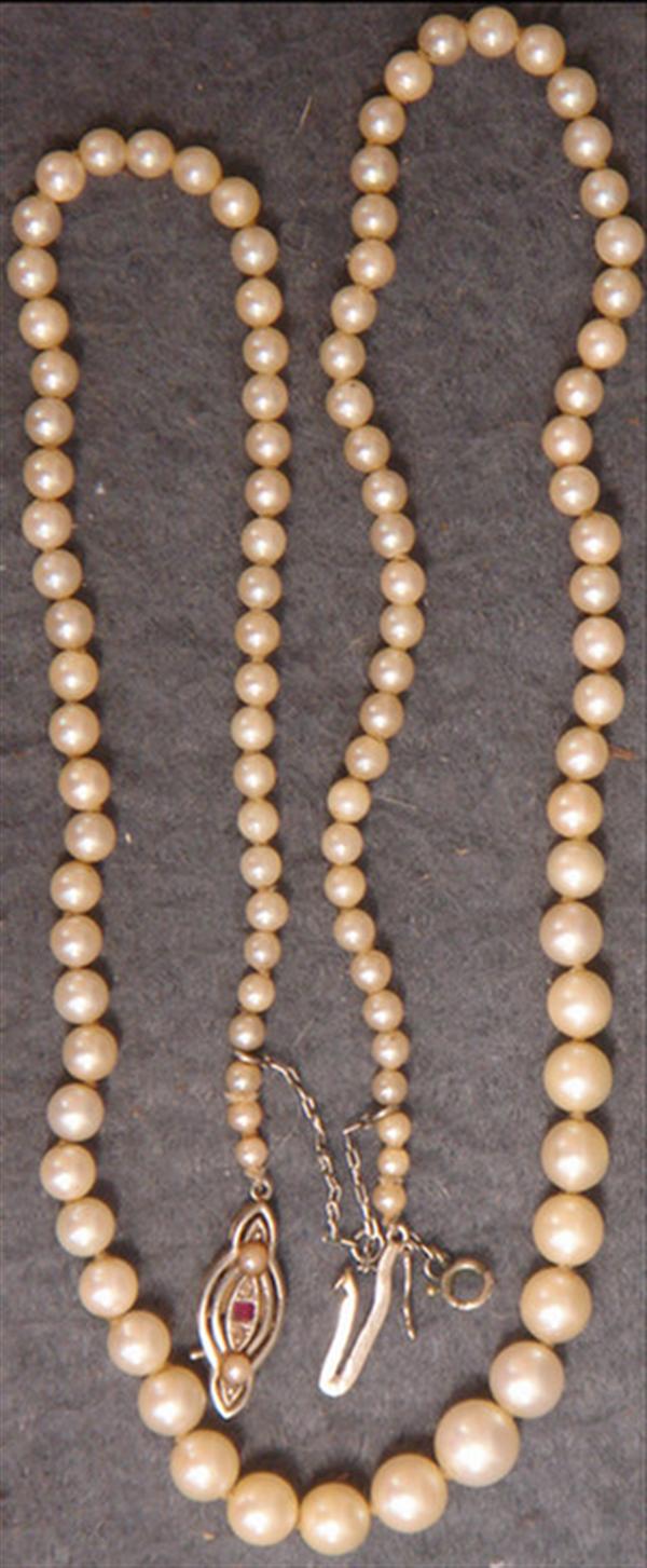 18 strand graduated pearls 3 3b8c4