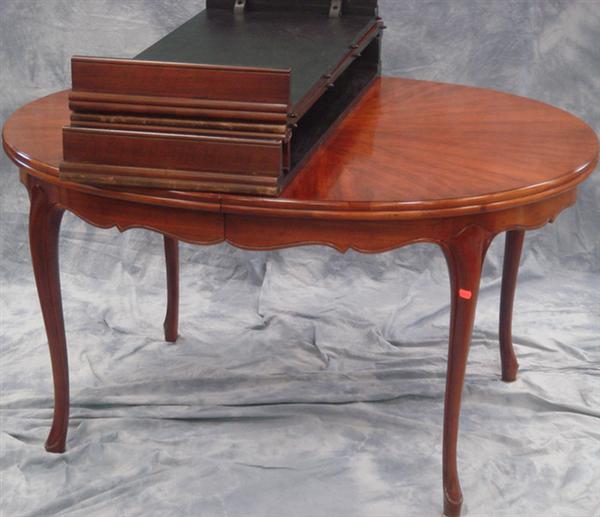 Oval burled mahogany provincial 3b8f2