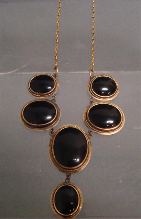 Unmarked YG onyx Victorian necklace  3bb41