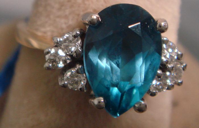 1kK YG blue topaz and diamond ring  3bb83