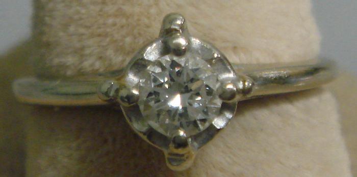 14K WG ladies diamond ring with