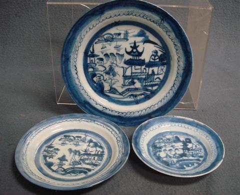 3 Canton Chinese porcelain plates,