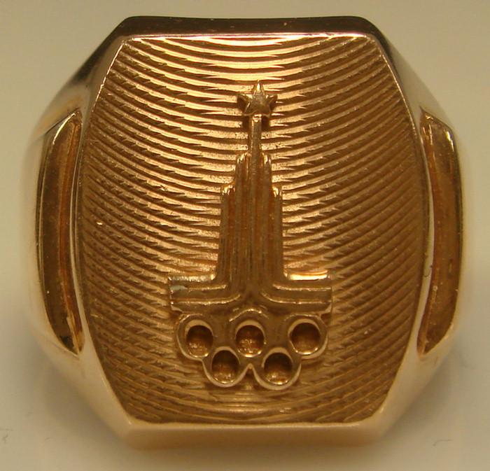 Mans 14K Ring Depicting Symbol of Olympic
