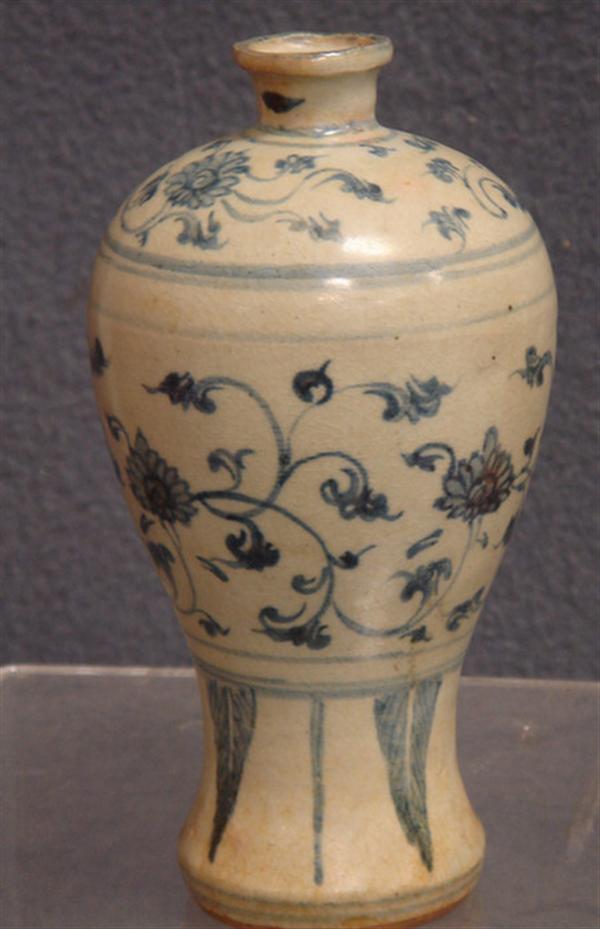 Chinese pottery vase blue floral 3b927