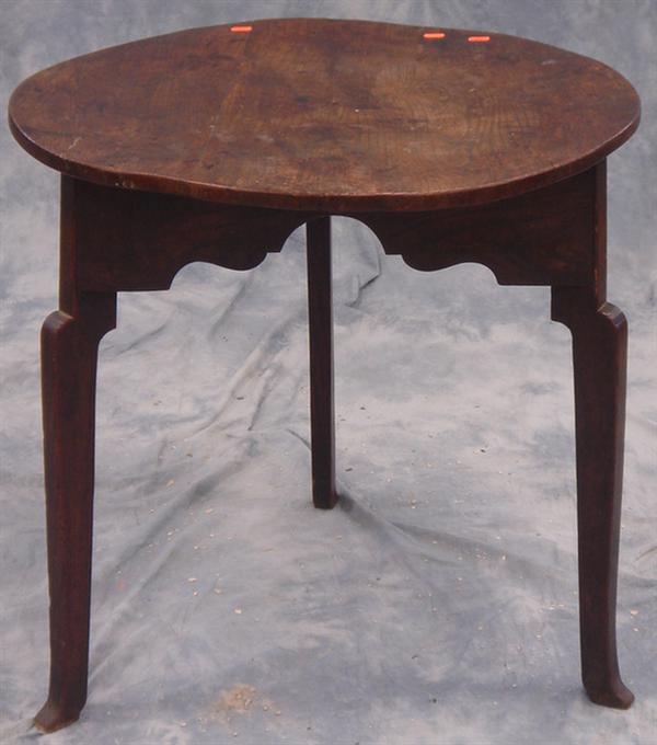 Elm circular 3 legged tavern table  3b96c